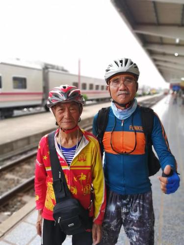 83岁高龄的老人从浙江兰溪骑行到昆明，22年来他平均每年骑行5个月，对此你怎么看「兰溪八月到云南旅游攻略路线」 83岁高龄的老人从浙江兰溪骑行到昆明，22年来他平均每年骑行5个月，对此你怎么看「兰溪八月到云南旅游攻略路线」 健康母婴
